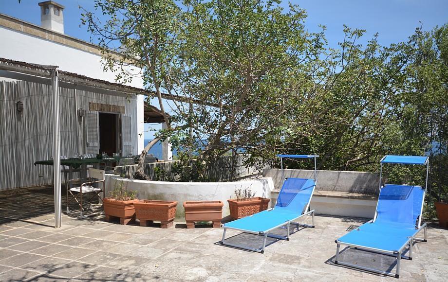 Rez de chaussée - Pergola avec vue sur la mer pour diner